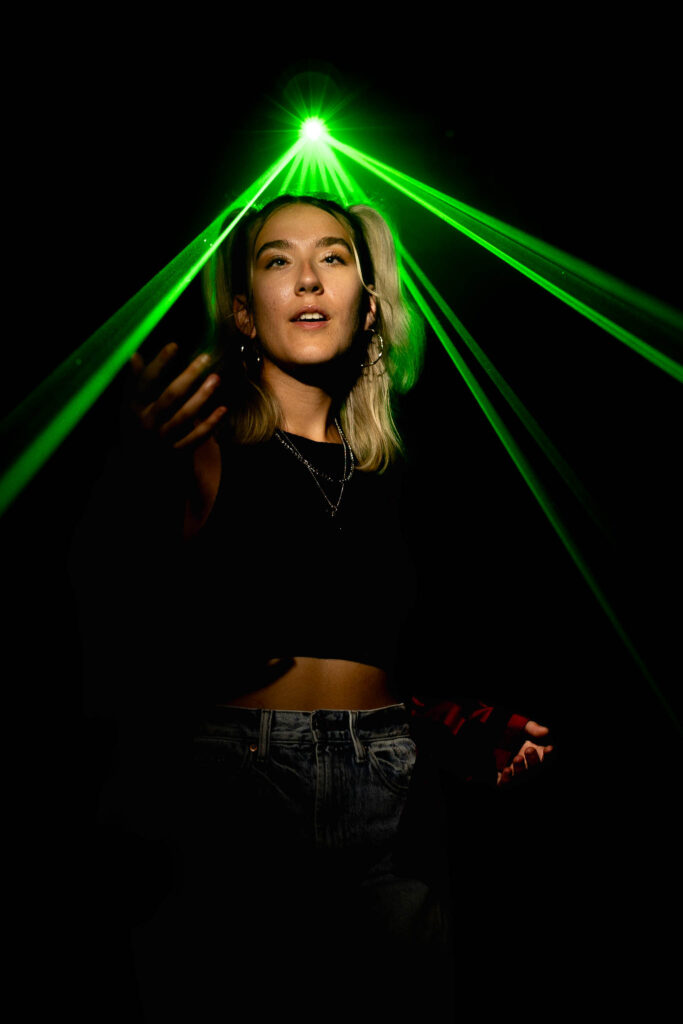 Karla im Laser Licht