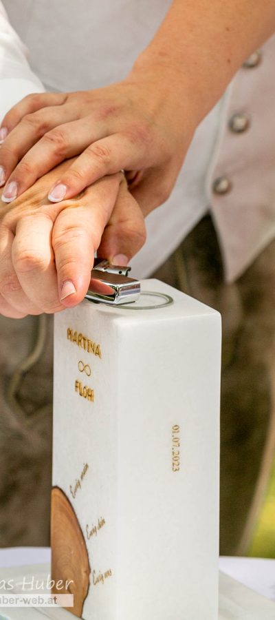 Hochzeitskerze anzünden